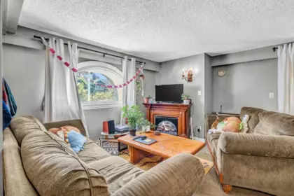 Breakfast Nook Photo of 2575 W 3rd Avenue, Vancouver, BC