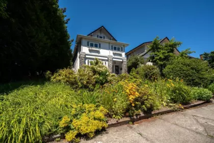 Swimming Pool Photo of 2575 W 3rd Avenue, Vancouver, BC