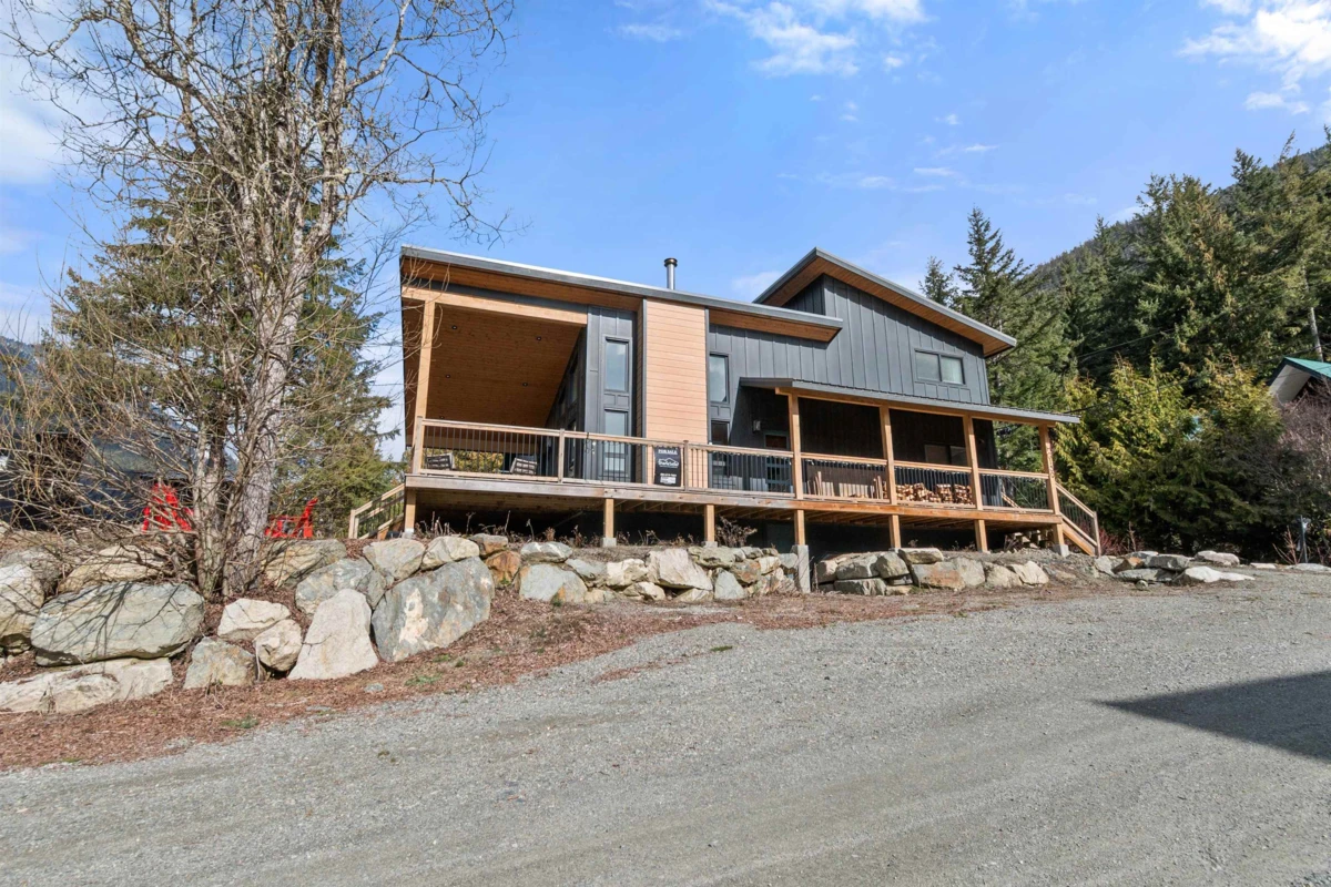 Exterior Rear Photo of 71449 Old Yale Princeton Highway, Hope, BC