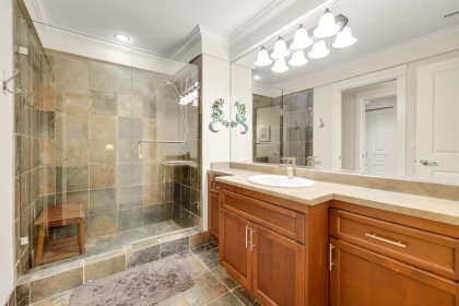 Hot Tub / Spa Photo of 12856 20a Avenue, Surrey, BC