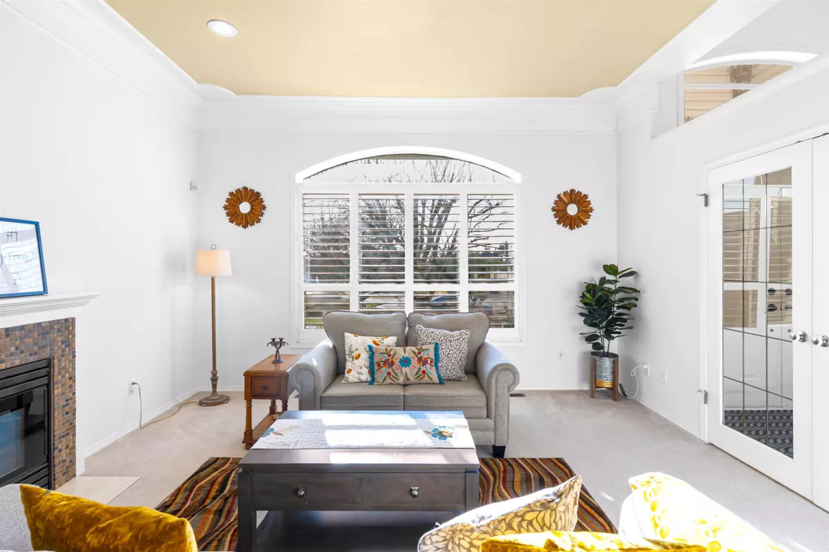 Living Room Photo of 14247 86 Avenue, Surrey, BC