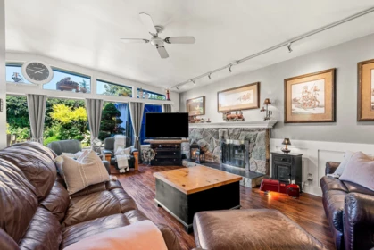 Kitchen Island Photo of 13270 58 Avenue, Surrey, BC