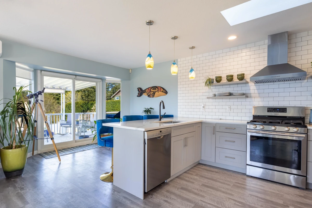 Family Room Photo of 5007 Laurel Avenue, Sechelt, BC