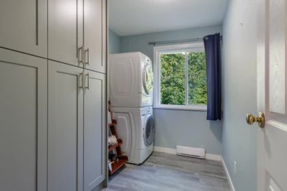 Hallway Photo of 5007 Laurel Avenue, Sechelt, BC