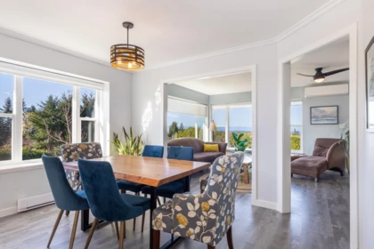 Kitchen Island Photo of 5007 Laurel Avenue, Sechelt, BC