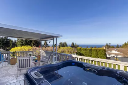 5007 Laurel Avenue, Sechelt, BC, Sechelt — Single Family Residence for sale