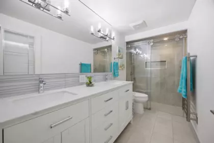 Hallway Photo of 1326 W 7th Avenue, Vancouver, BC