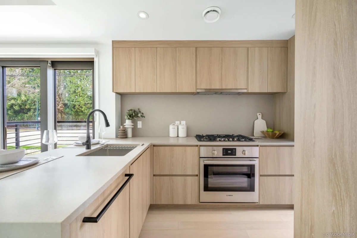 Dining Area Photo of 6322 Oak Street, Vancouver, BC