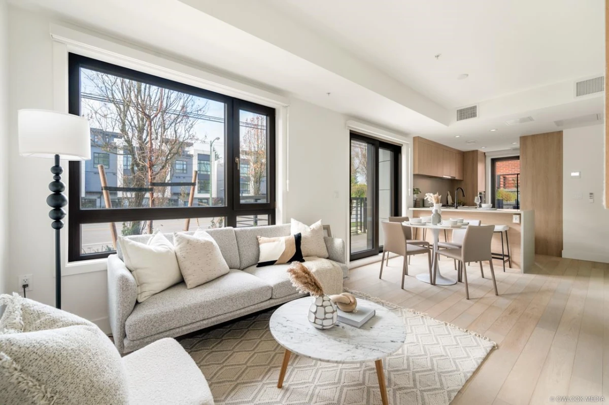 Living Room Photo of 6322 Oak Street, Vancouver, BC
