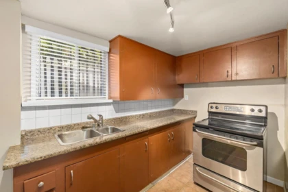 Office / Den Photo of 2880 Oxford Street, Vancouver, BC