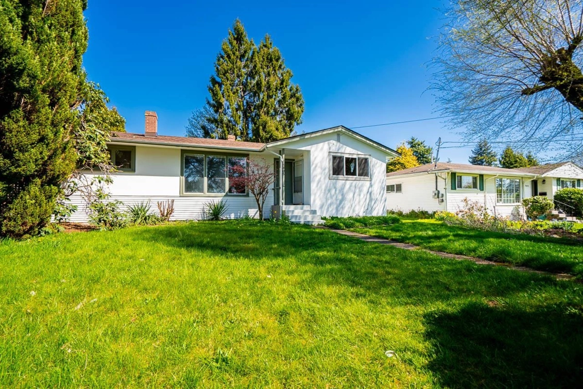 Exterior Rear Photo of 15405 Semiahmoo Avenue, White Rock, BC
