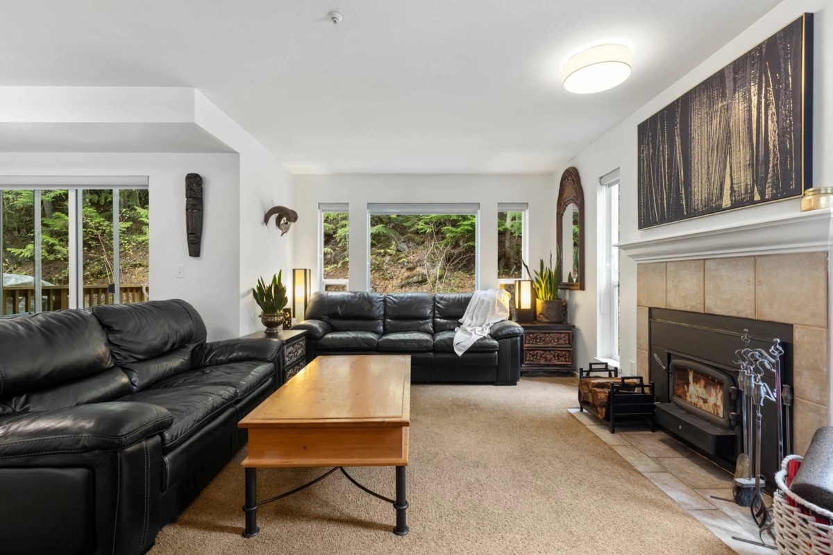 Living Room Photo of 31 1400 Park Street, Pemberton, BC