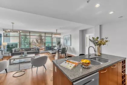 702 3335 Cypress Place, West Vancouver, BC, West Vancouver — Apartment/Condo for sale