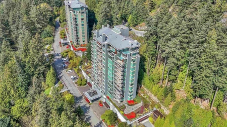Front Yard Photo of 702 3335 Cypress Place, West Vancouver, BC