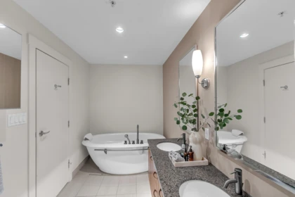 Mudroom Photo of 702 3335 Cypress Place, West Vancouver, BC