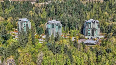 Swimming Pool Photo of 702 3335 Cypress Place, West Vancouver, BC