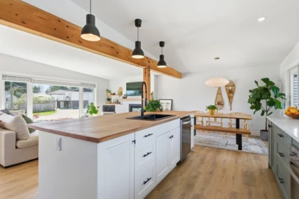 Breakfast Nook Photo of 308 Mount Royal Drive, Port Moody, BC