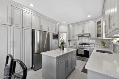 Mudroom Photo of 6280 137b Street, Surrey, BC