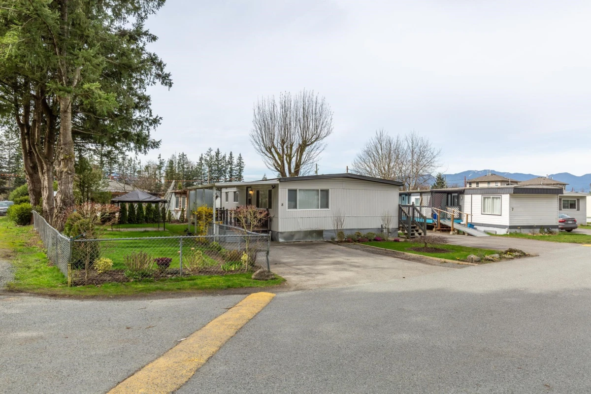 Family Room Photo of 8 45715 Alma Avenue, Sardis, BC