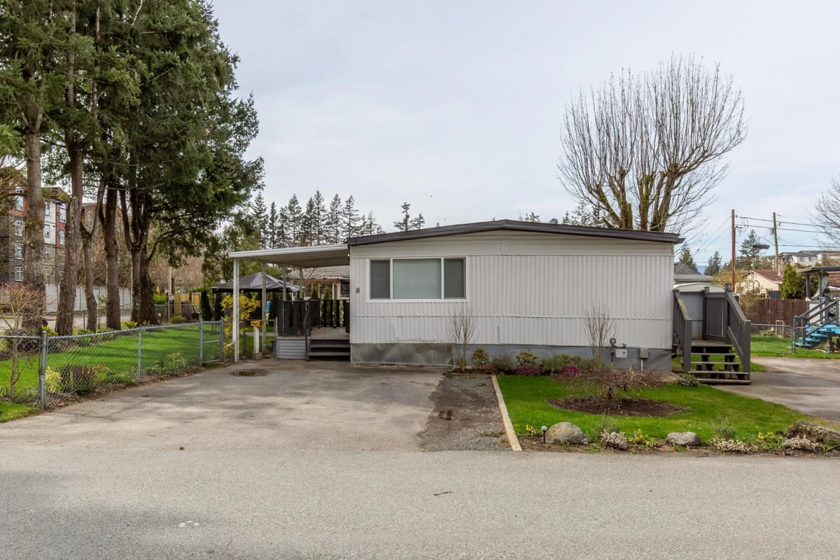 Living Room Photo of 8 45715 Alma Avenue, Sardis, BC
