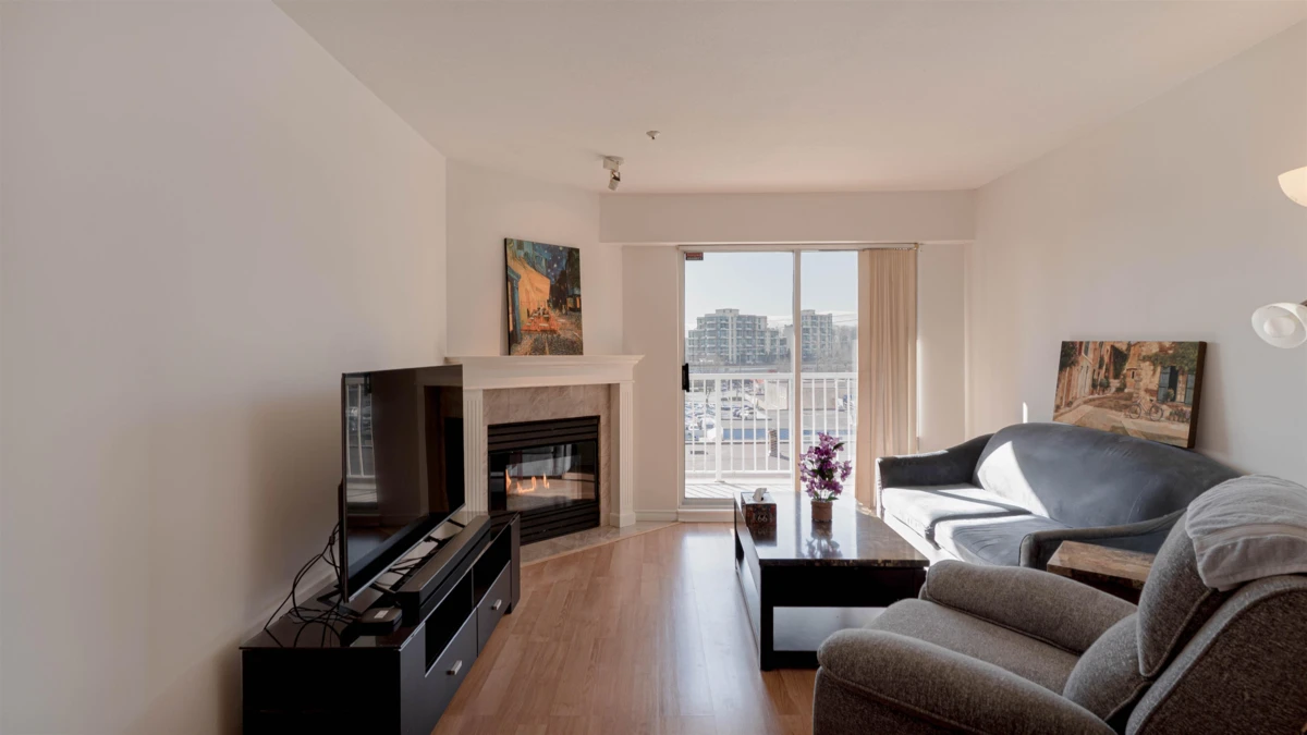 Family Room Photo of 303 1035 Auckland Street, New Westminster, BC