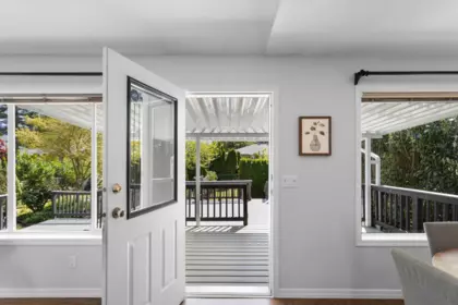 Entry Foyer Photo of 228 Balsam Avenue, Harrison Hot Springs, BC