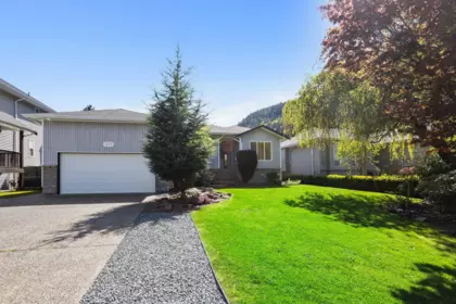 228 Balsam Avenue, Harrison Hot Springs, BC, Harrison Hot Springs — Single Family Residence for sale