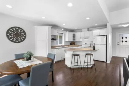 Kitchen Photo of 228 Balsam Avenue, Harrison Hot Springs, BC