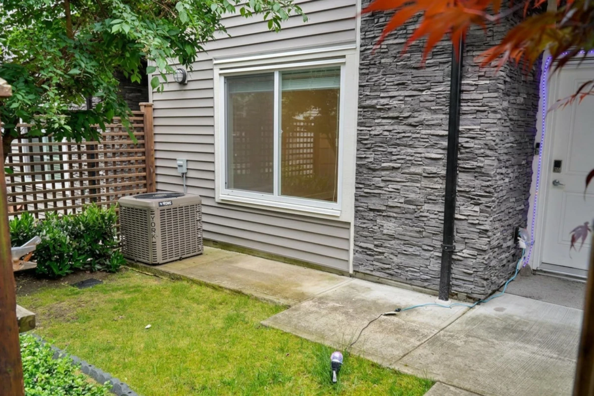 Dining Area Photo of 47 5867 129 Street, Surrey, BC