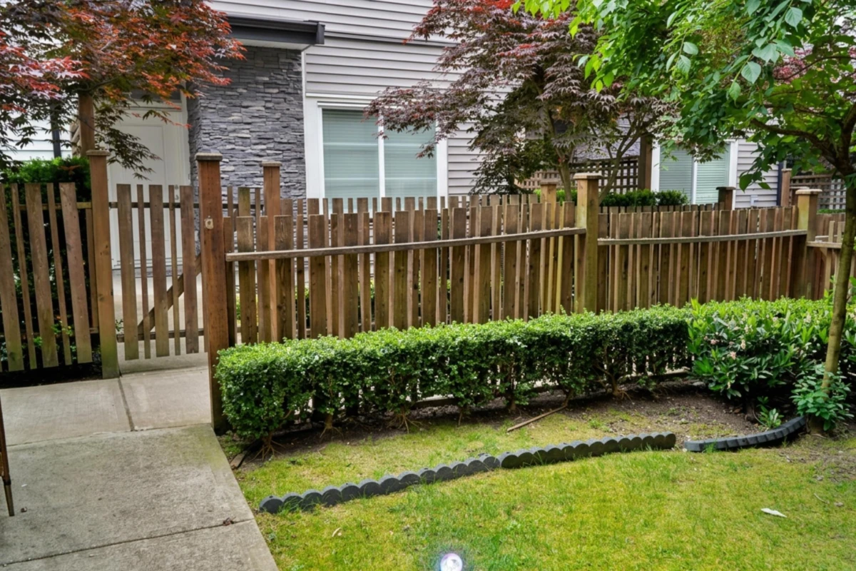 Family Room Photo of 47 5867 129 Street, Surrey, BC