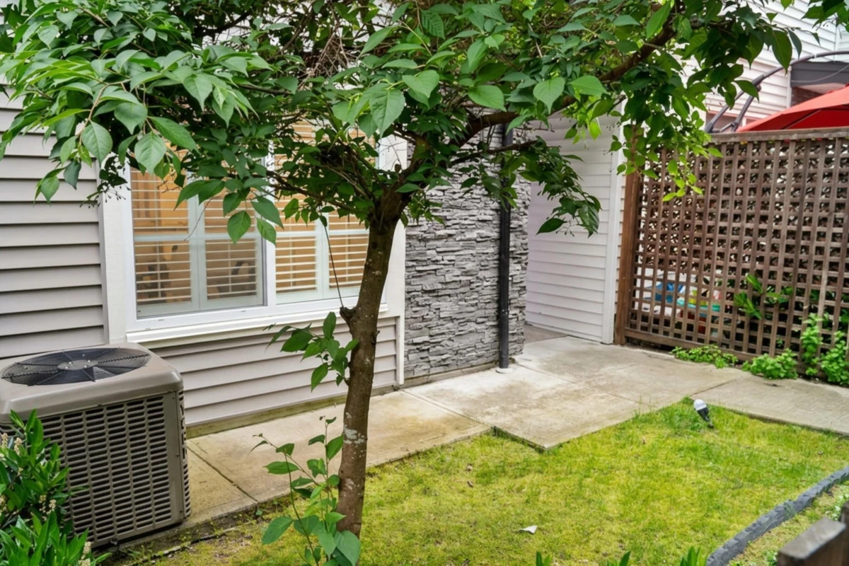 Living Room Photo of 47 5867 129 Street, Surrey, BC
