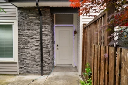 Kitchen Photo of 47 5867 129 Street, Surrey, BC