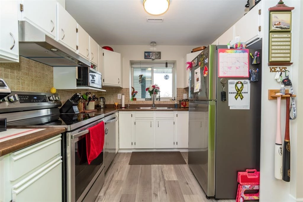 Dining Area Photo of 8 45435 Knight Road, Chilliwack, BC