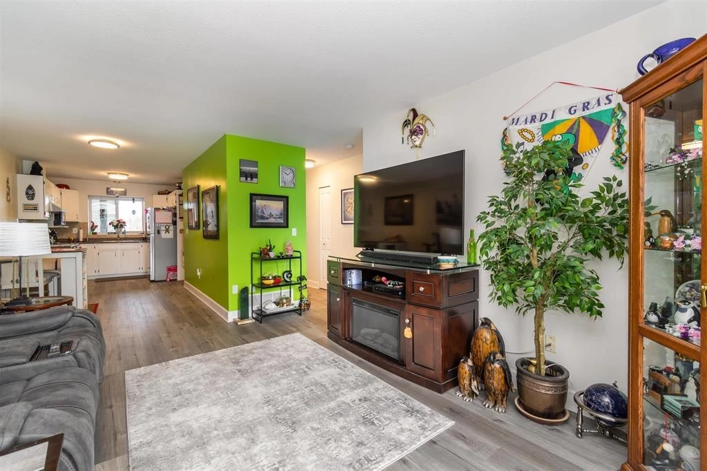 Living Room Photo of 8 45435 Knight Road, Chilliwack, BC