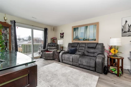 Kitchen Island Photo of 8 45435 Knight Road, Chilliwack, BC