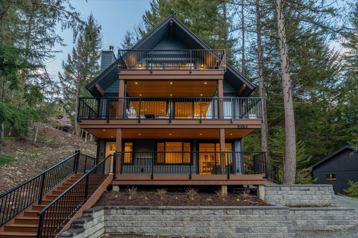 Family Room Photo of 8353 Rainbow Drive, Whistler, BC