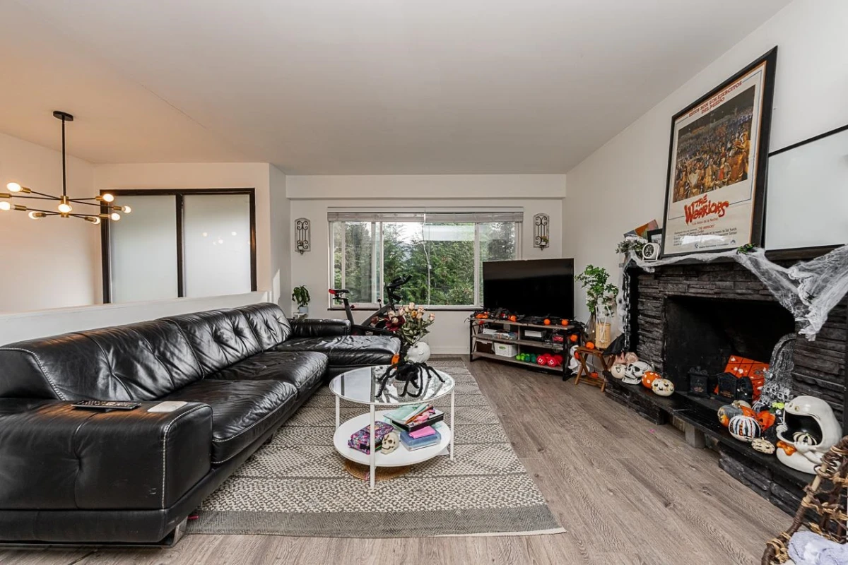 Dining Area Photo of 4377 Mountain Highway, North Vancouver, BC
