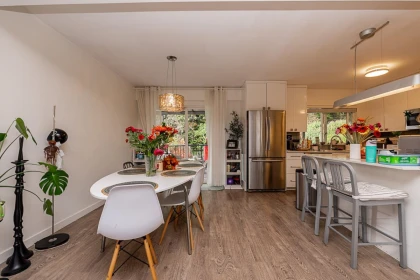Kitchen Island Photo of 4377 Mountain Highway, North Vancouver, BC