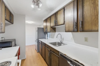 Garage Interior Photo of 1605 320 Royal Avenue, New Westminster, BC
