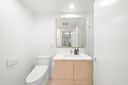 Guest Bathroom Photo of 515 2188 Madison Avenue, Burnaby, BC