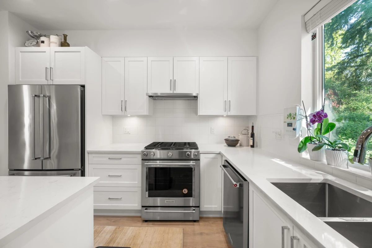 Dining Area Photo of 173 16433 19 Avenue, Surrey, BC
