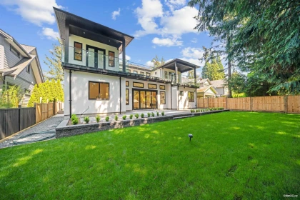 Fitness Center Photo Near 13030 15 Avenue, Surrey, BC