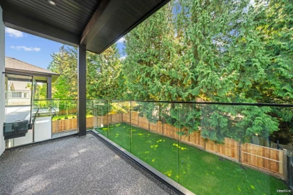 Hallway Photo of 13030 15 Avenue, Surrey, BC