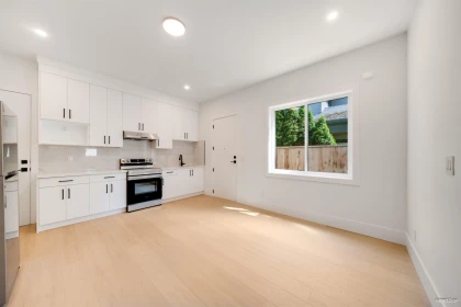 Outdoor Kitchen Photo of 13030 15 Avenue, Surrey, BC