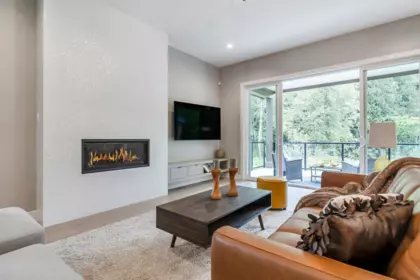 Kitchen Island Photo of 24427 Jenewein Drive, Maple Ridge, BC
