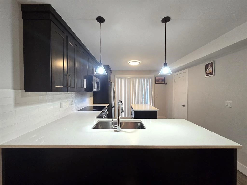 Dining Area Photo of 11 32138 George Ferguson Way, Abbotsford, BC