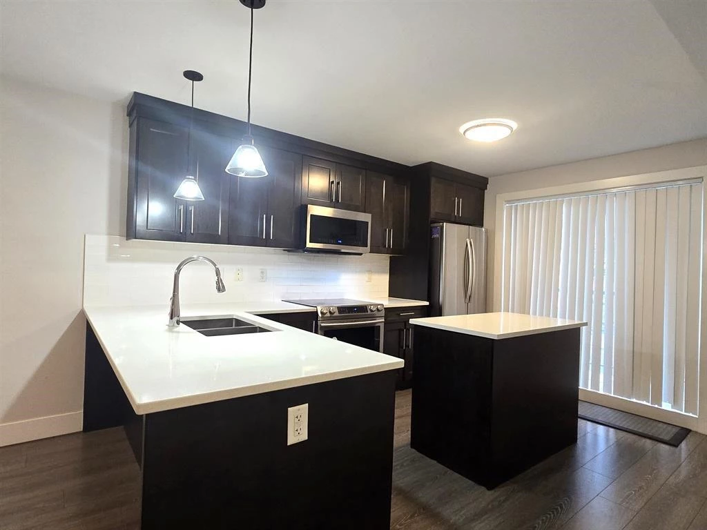 Family Room Photo of 11 32138 George Ferguson Way, Abbotsford, BC