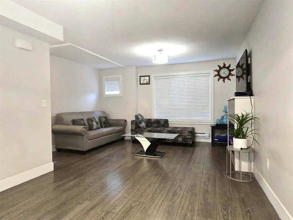 Living Room Photo of 11 32138 George Ferguson Way, Abbotsford, BC