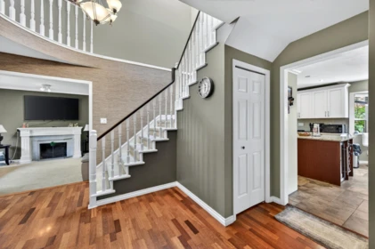 Entry Foyer Photo of 15789 98a Avenue, Surrey, BC