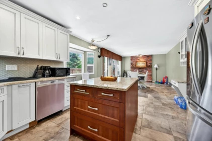 Primary Bathroom Photo of 15789 98a Avenue, Surrey, BC